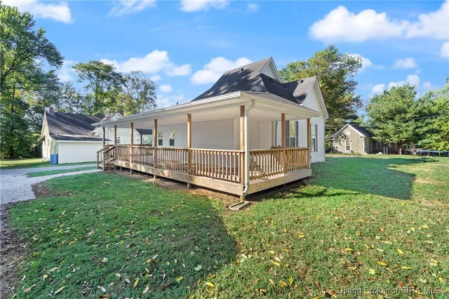 $174,900 | 552 North Roosevelt Road, Orleans, IN 47452