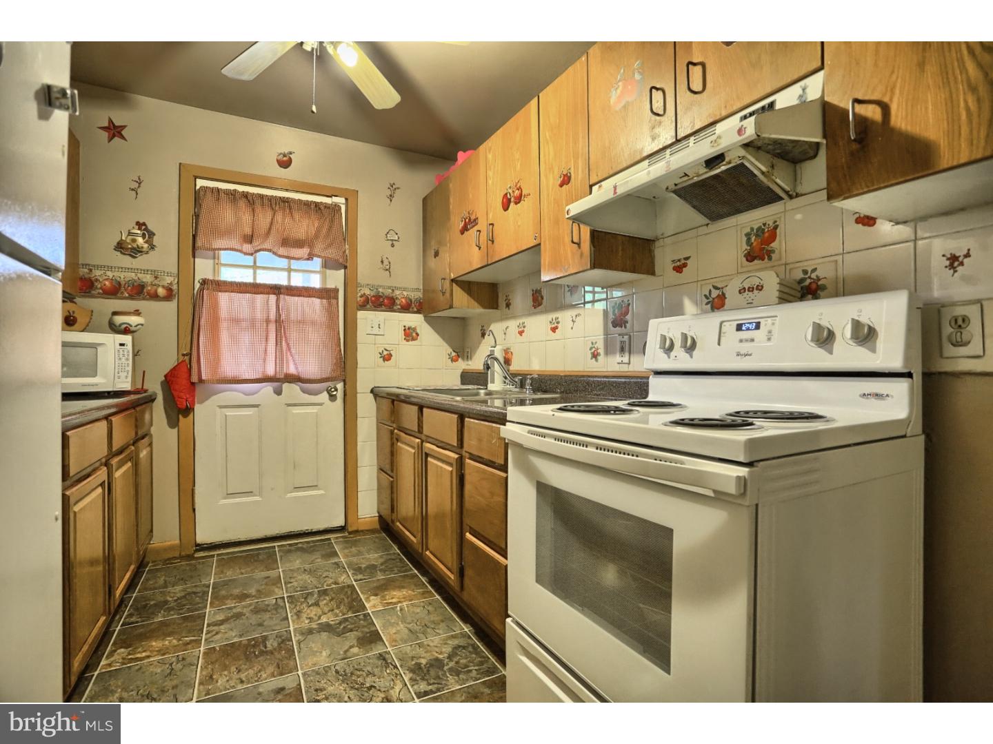 611 Maple Street Reading, PA 19602 - Photo 15 of 24 Gallery Image 15