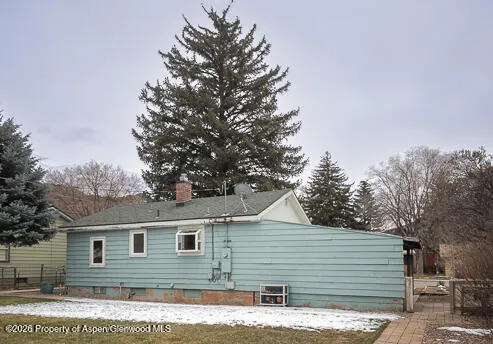 a backyard of a house with fountain table and chairs