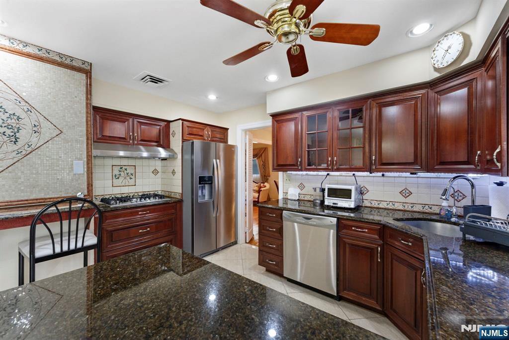 735 Linwood Avenue Ridgewood, NJ 07450 - Photo 9 of 46