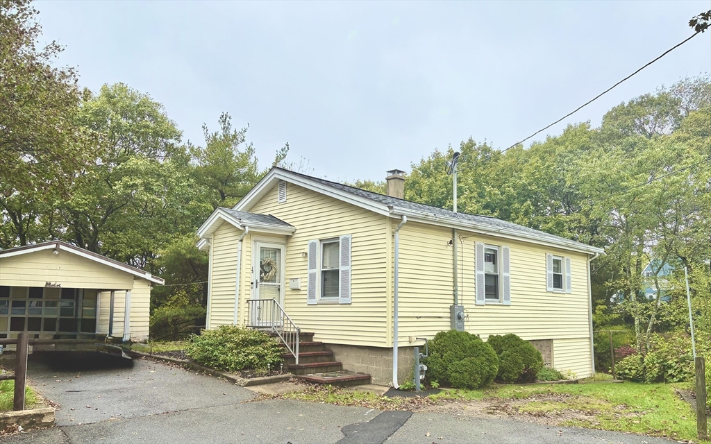 a view of a house with a yard