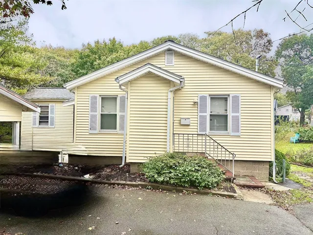 a view of a house with a yard