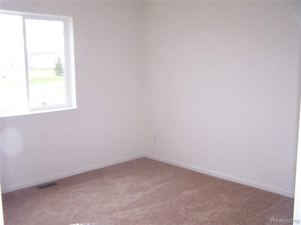 9338 Maple Ridge Drive Newport, MI 48166 - Photo 7 of 7 100_6475.JPG