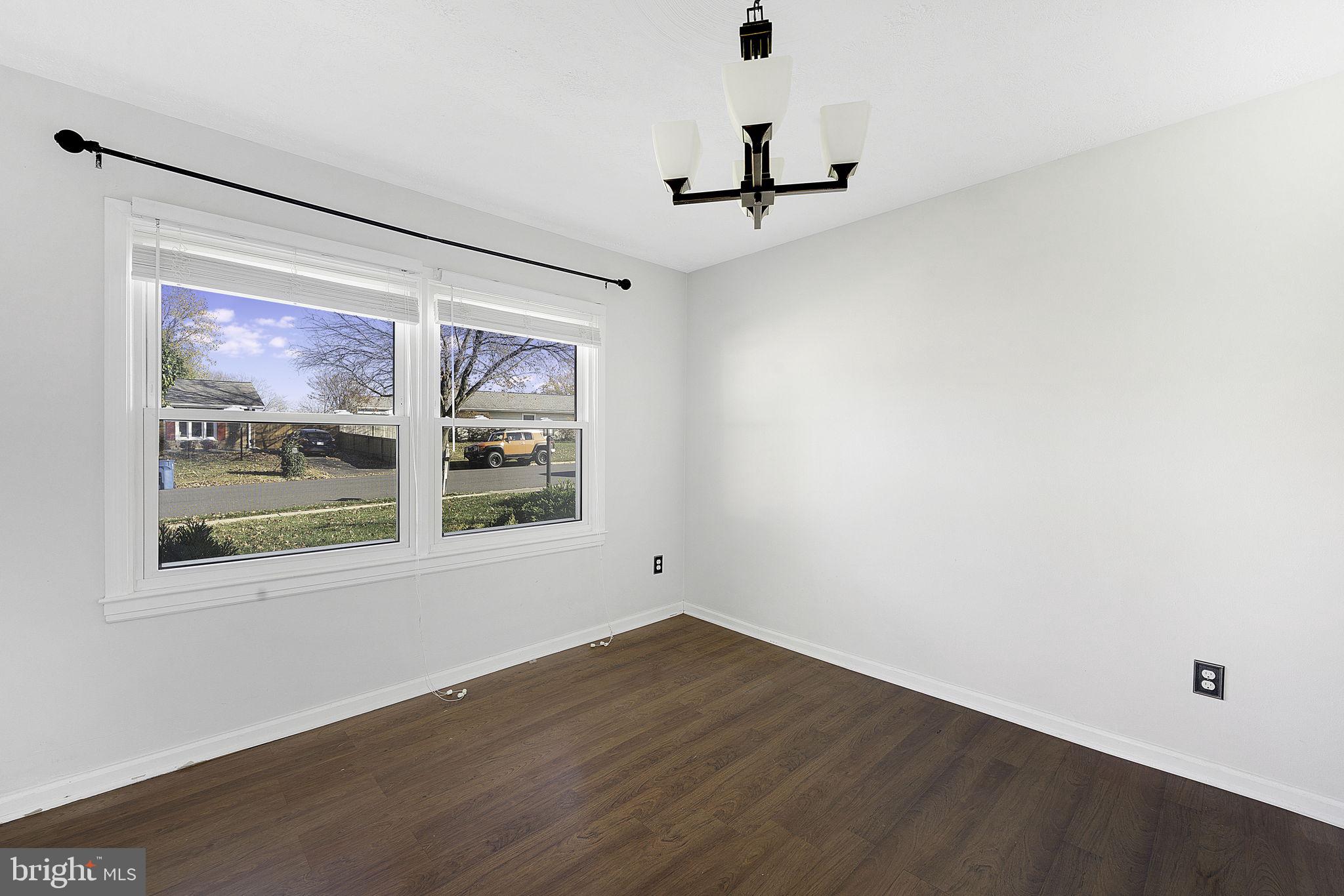 103 South Harrison Road Sterling, VA 20164 - Photo 11 of 34 Dining room