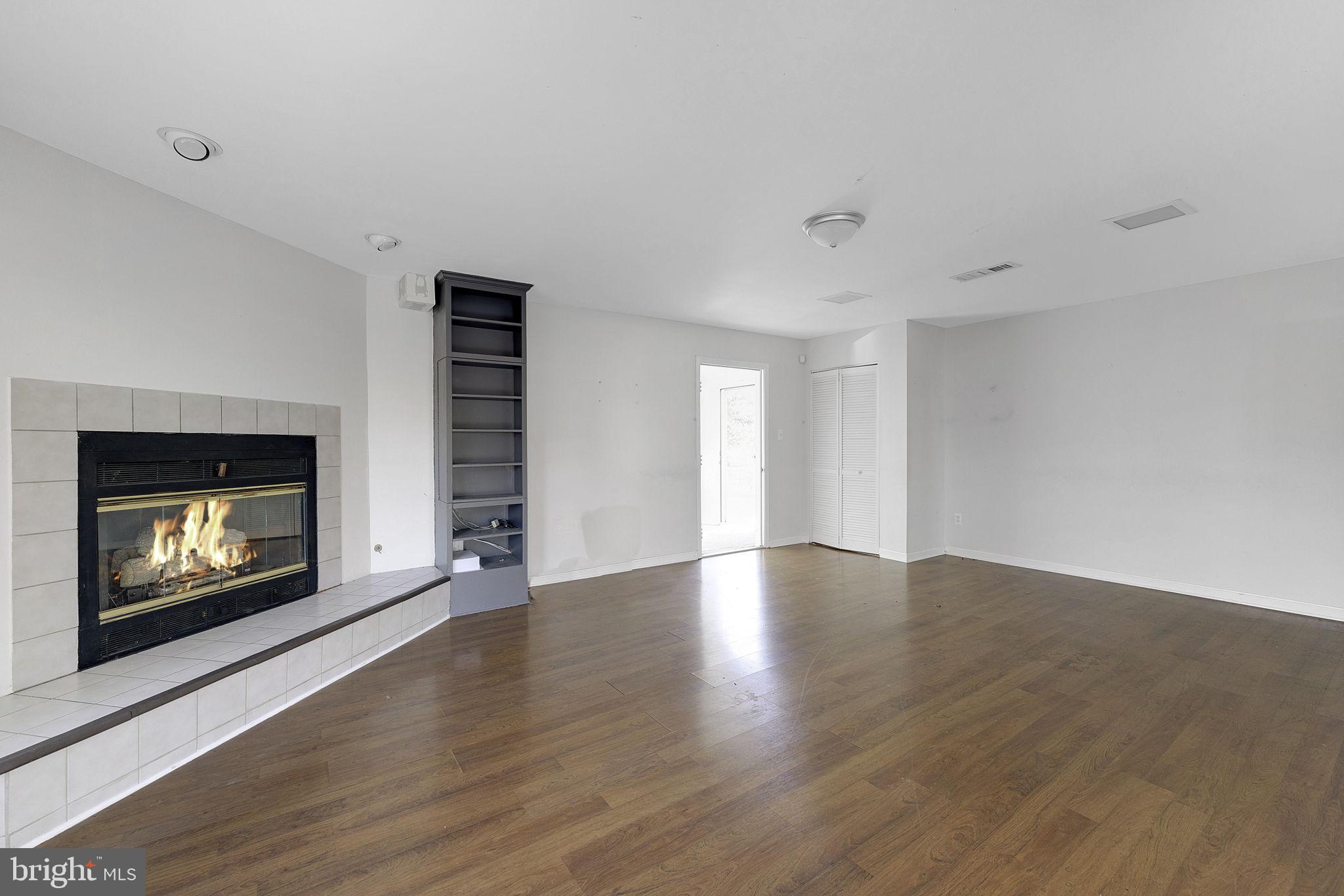 103 South Harrison Road Sterling, VA 20164 - Photo 18 of 34 Family room