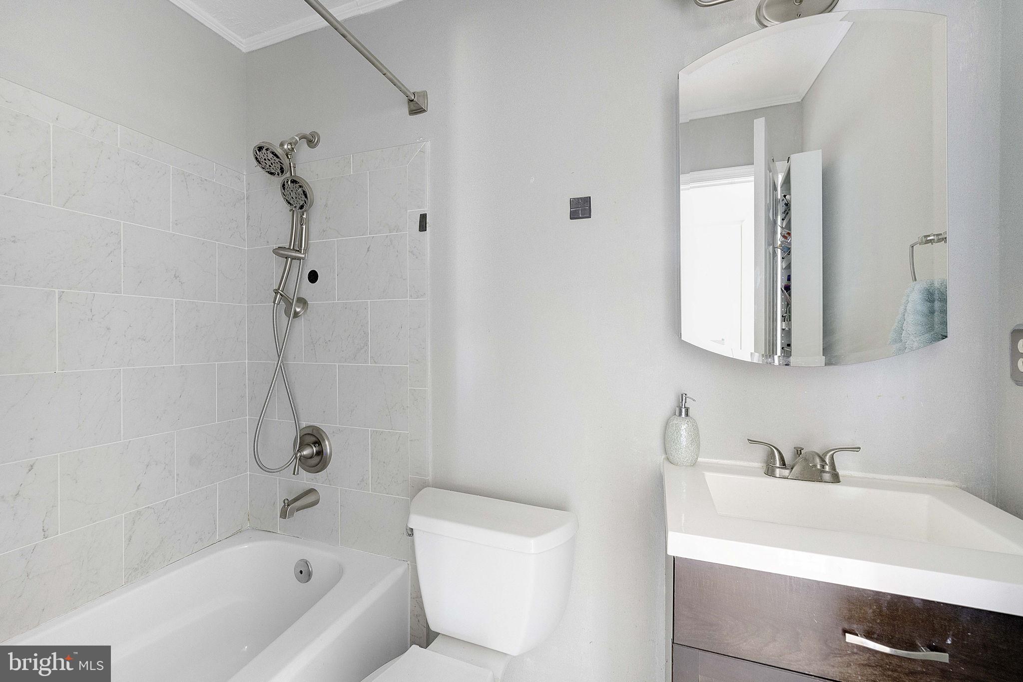 103 South Harrison Road Sterling, VA 20164 - Photo 30 of 34 Second bathroom