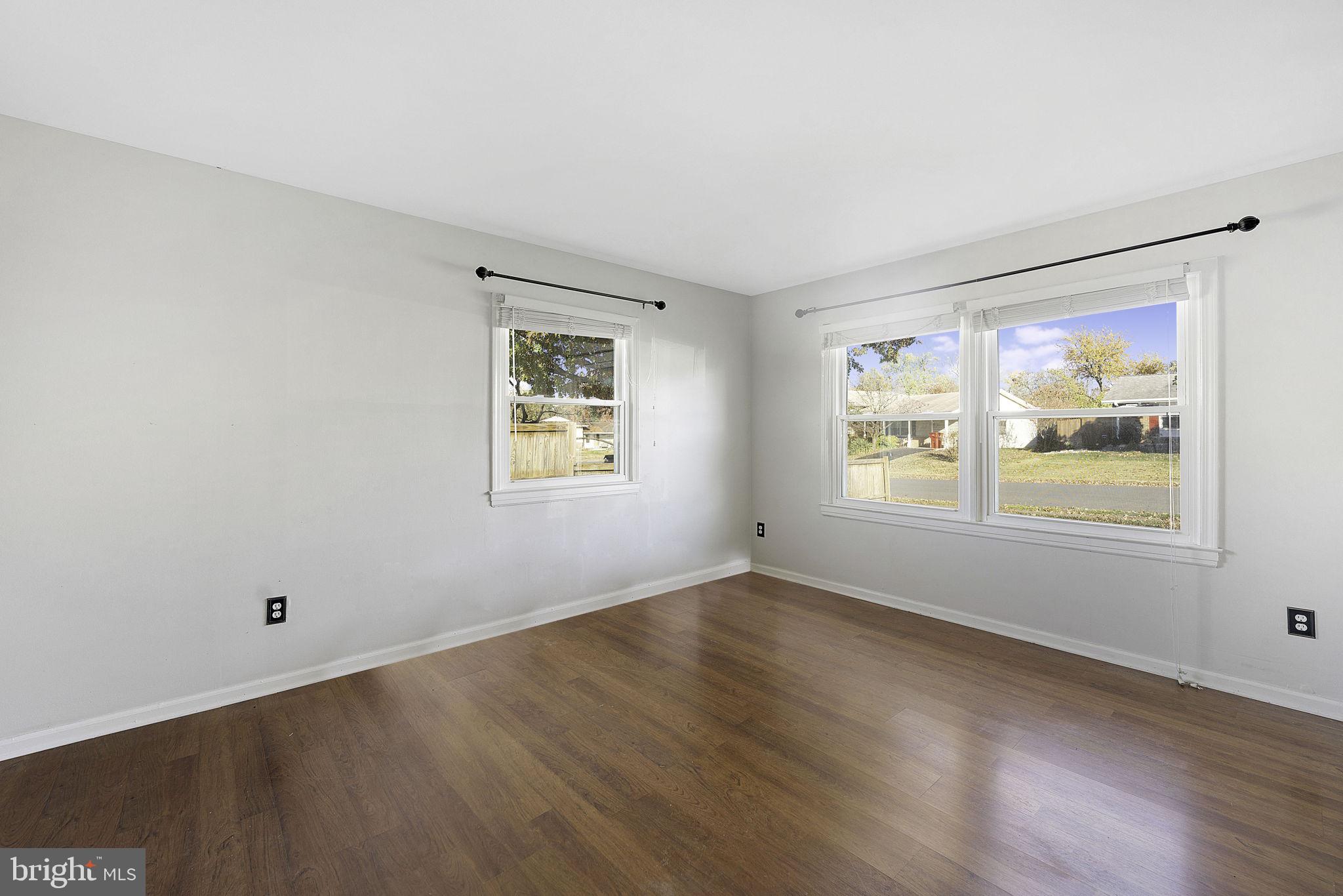 103 South Harrison Road Sterling, VA 20164 - Photo 10 of 34 Living room