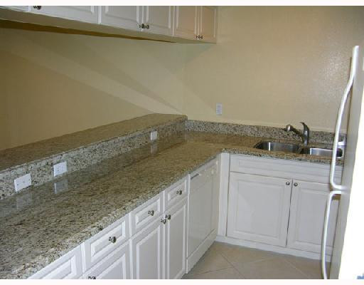 6944 West Sample Road, Unit B 34 Pompano Beach, FL 33063 - Photo 6 of 10 Kitchen