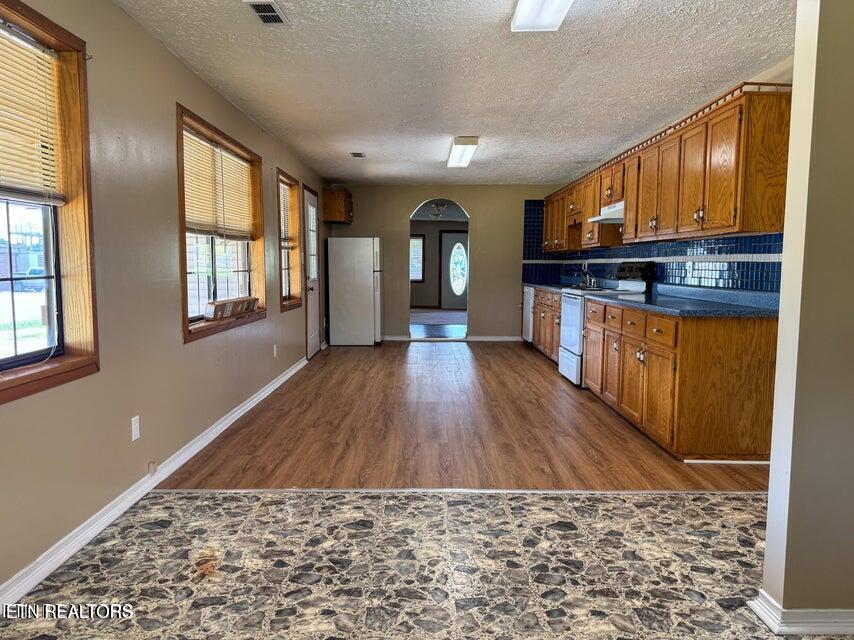 942 West 3rd Avenue Oneida, TN 37841 - Photo 9 of 28 20250819204758734119000000-o