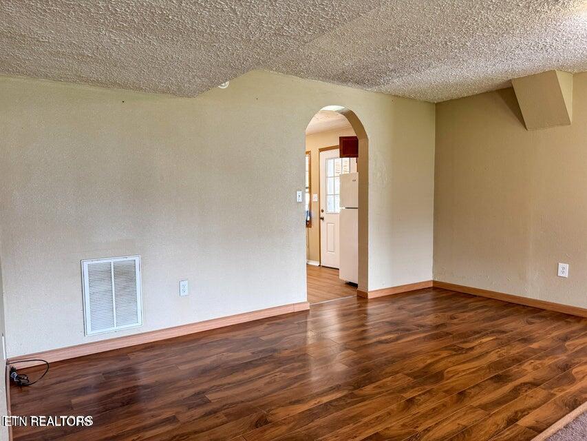 942 West 3rd Avenue Oneida, TN 37841 - Photo 10 of 28 20250819204925533911000000-o