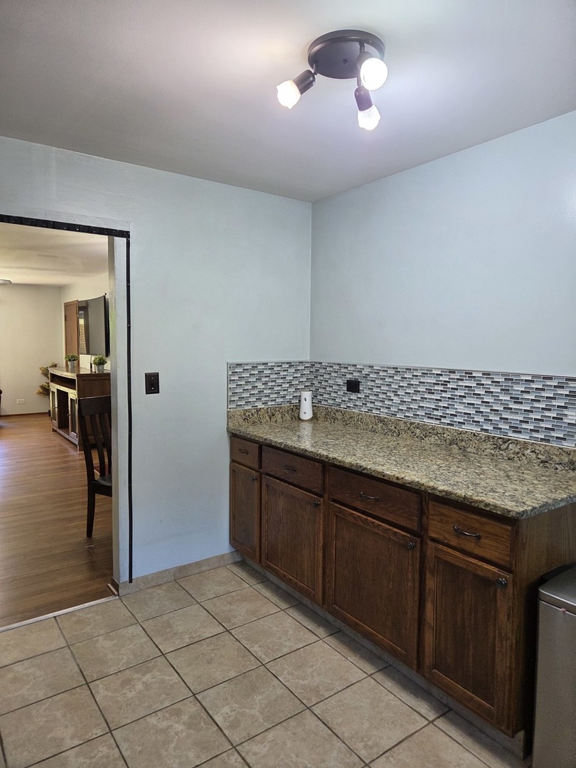 1907 West Golf Road, Unit 1B Mount Prospect, IL 60056 - Photo 7 of 23