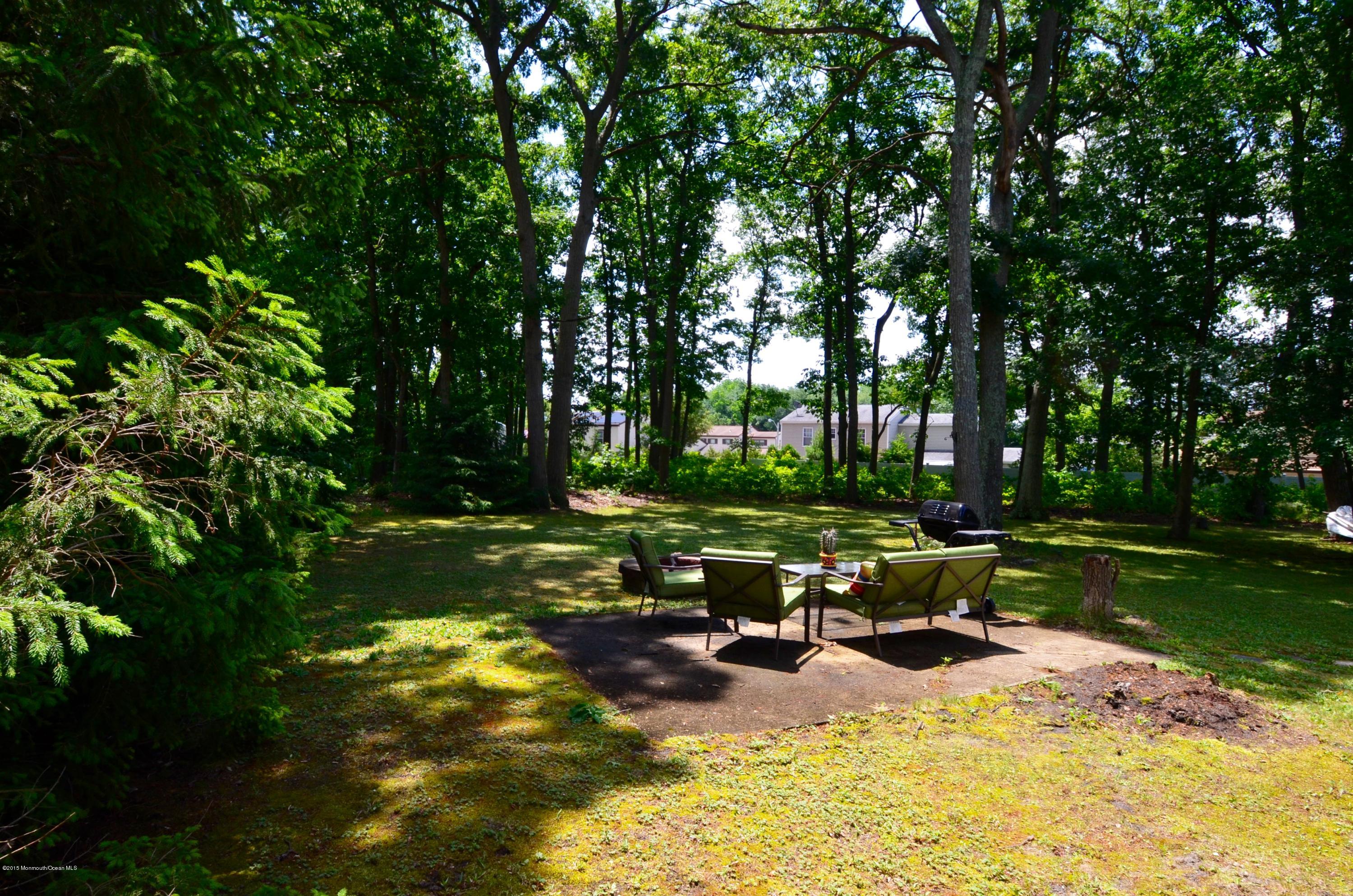 141 Friendship Road Howell, NJ 07731 - Photo 3 of 20 DSC_0015