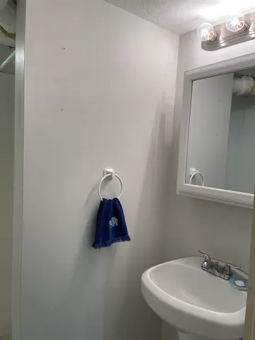 $260,000 | 221 South Parkwood Lane, Wichita, KS 67218