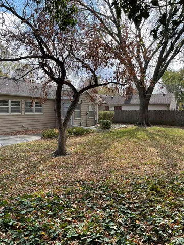 $260,000 | 221 South Parkwood Lane, Wichita, KS 67218