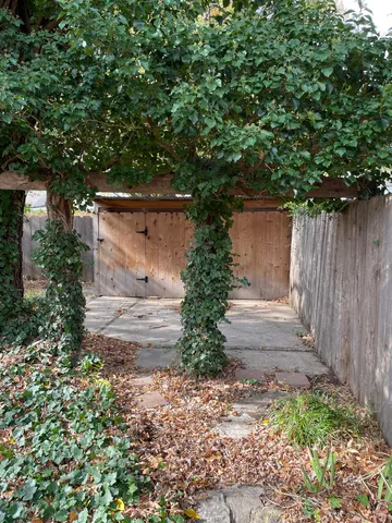 $260,000 | 221 South Parkwood Lane, Wichita, KS 67218