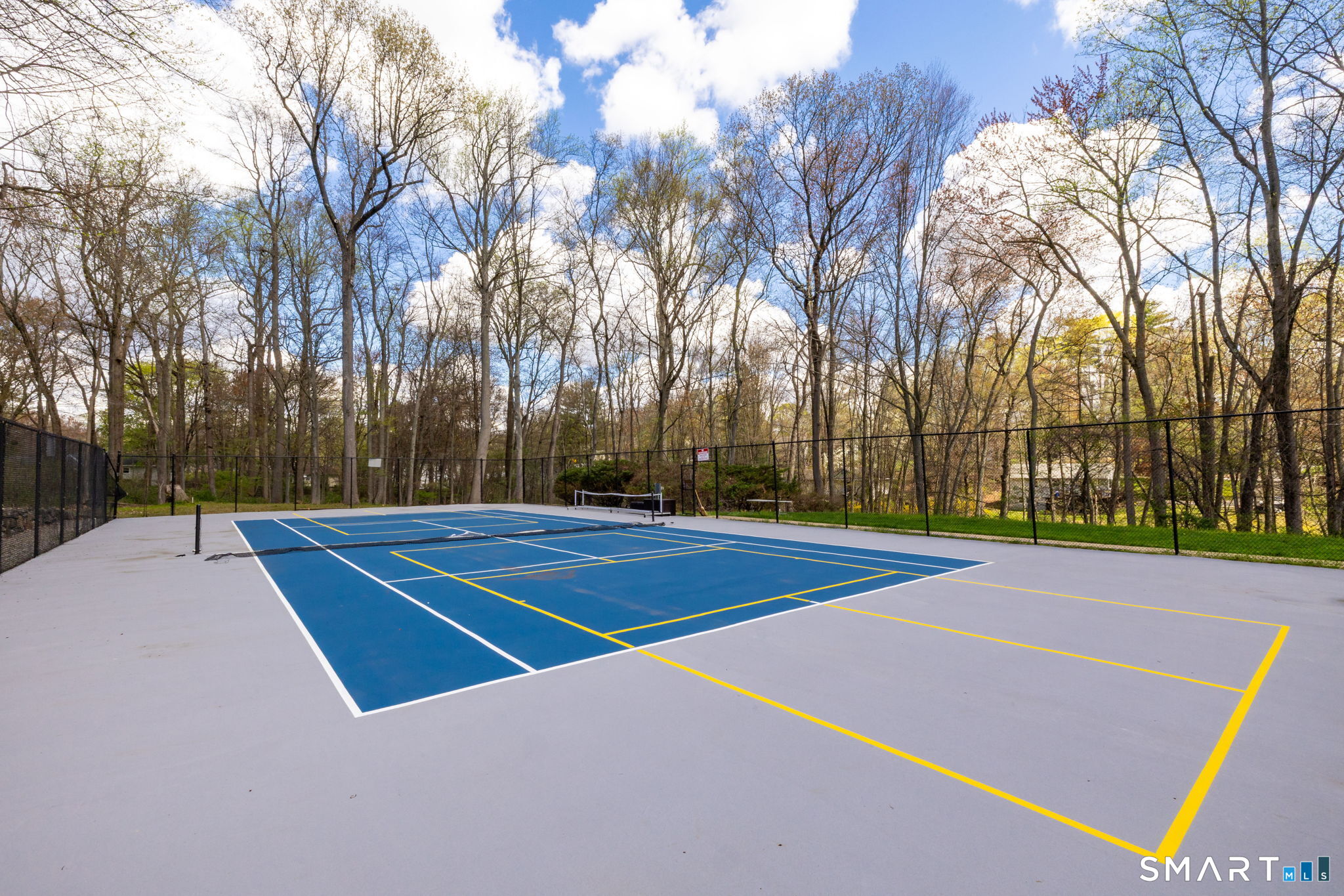 85 Gate Ridge Road, Unit 85 Fairfield, CT 06825 - Photo 37 of 38 a view of a tennis court