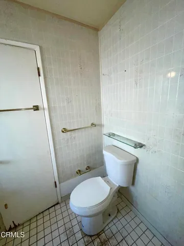 a hallway with a washer and dryer