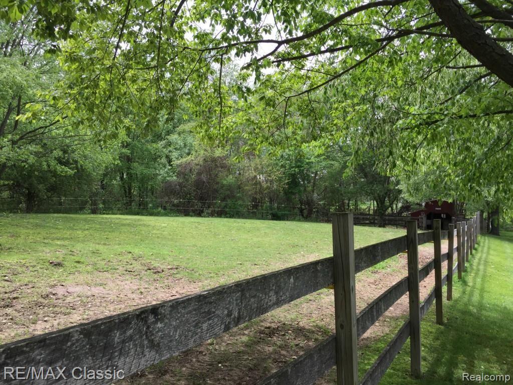 1461 Middle Road Highland, MI 48357 - Photo 37 of 44 1461 Horse pasture.jpg