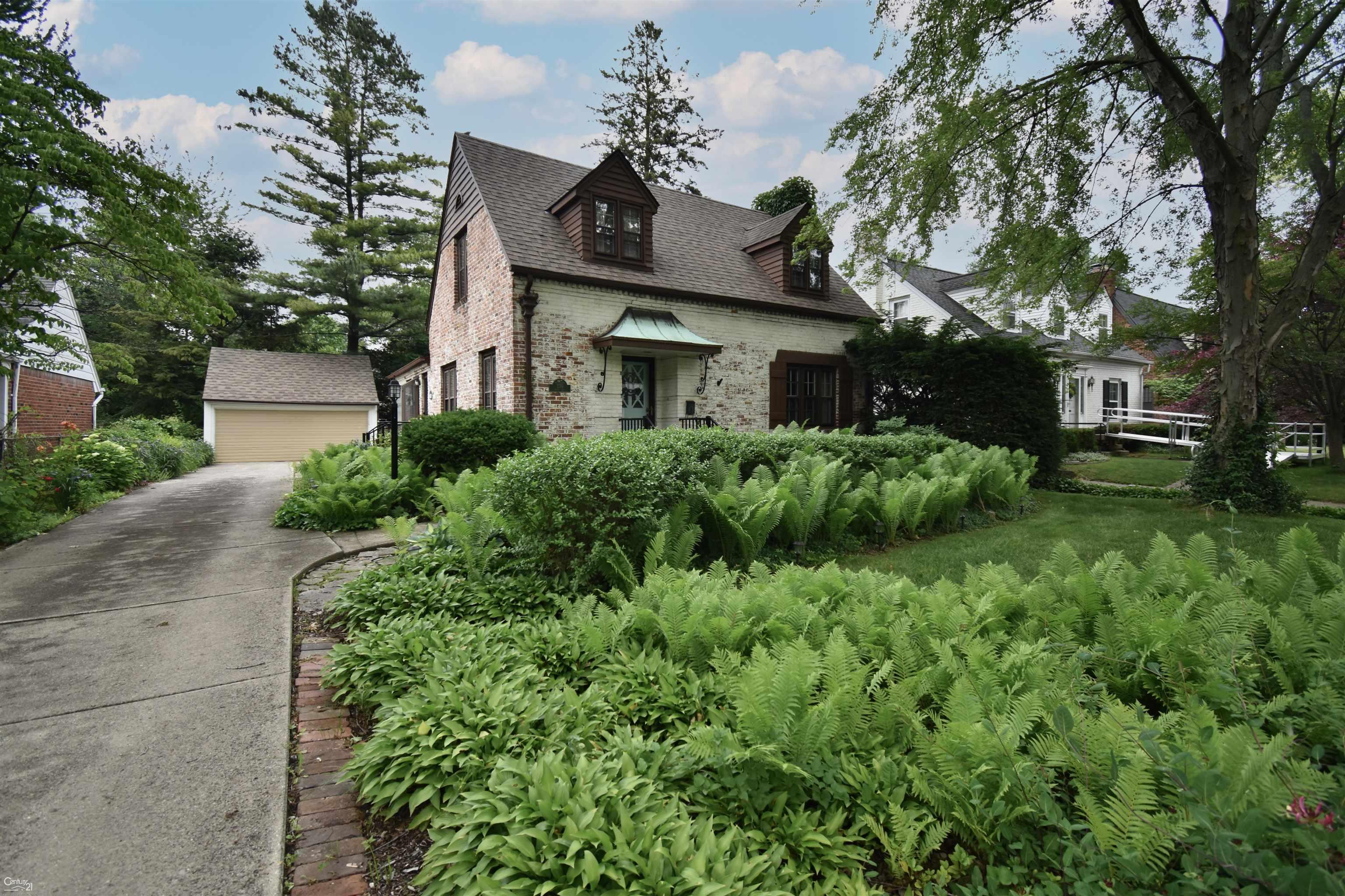 330 Kerby Road Grosse Pointe Farms, MI 48236 - Photo 1 of 34