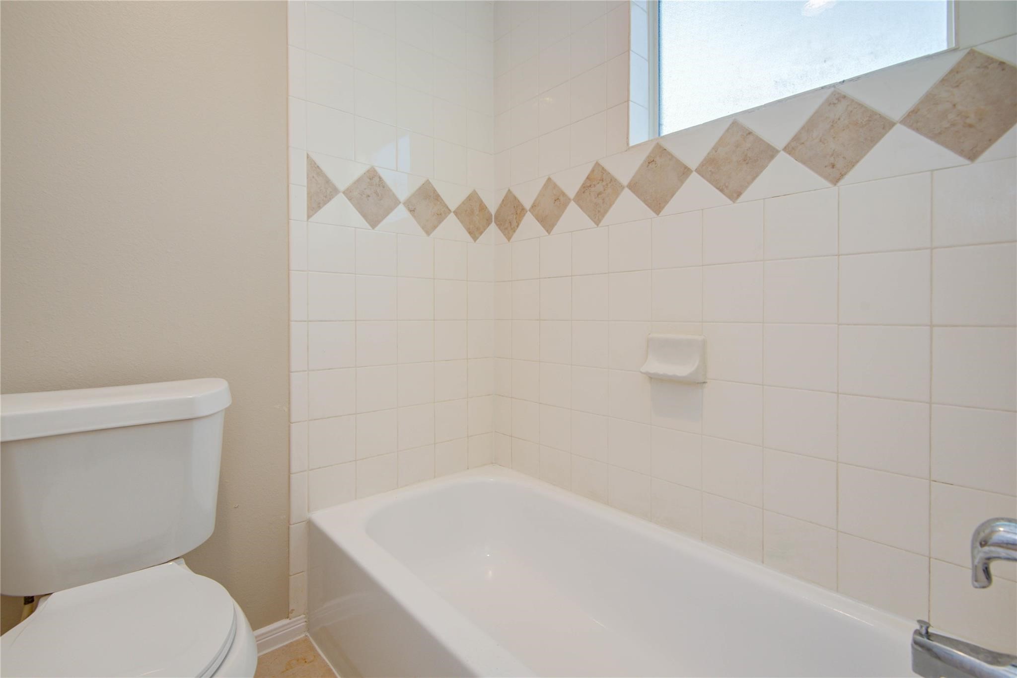 8902 Edgebrook Drive Houston, TX 77075 - Photo 26 of 30 Secondary Bathroom