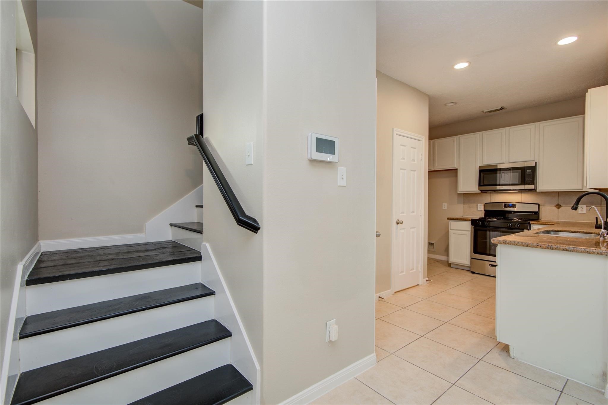 8902 Edgebrook Drive Houston, TX 77075 - Photo 5 of 30