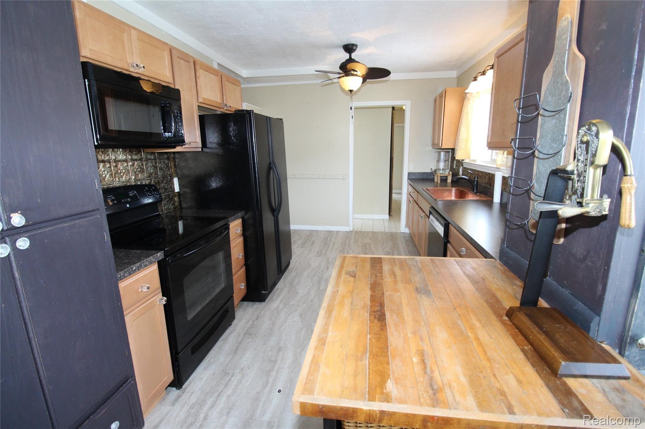 3320 Harding Street Dearborn, MI 48124 - Photo 9 of 19 IMG_2128.JPG