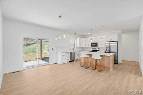 $459,900 | 220 Echo Lake Circle, Byrnes Mill, MO 63025
