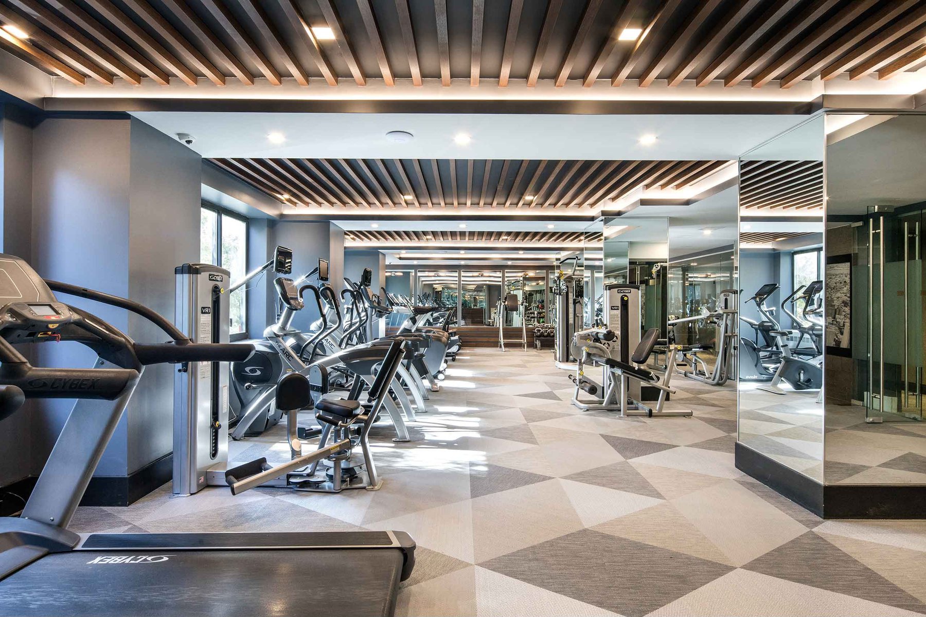 1735 York Avenue, Unit PH35D Manhattan, NY 10128 - Photo 14 of 24 a view of a room with gym equipment