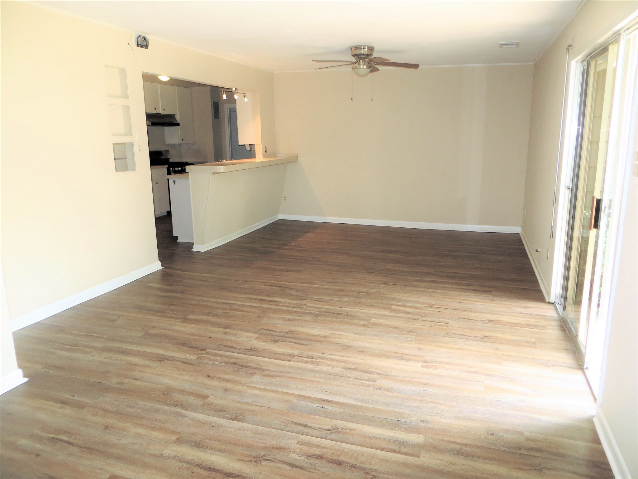 2809 Rosadele Street La Marque, TX 77568 - Photo 16 of 33 Another view...imagine what you could do with all that space!