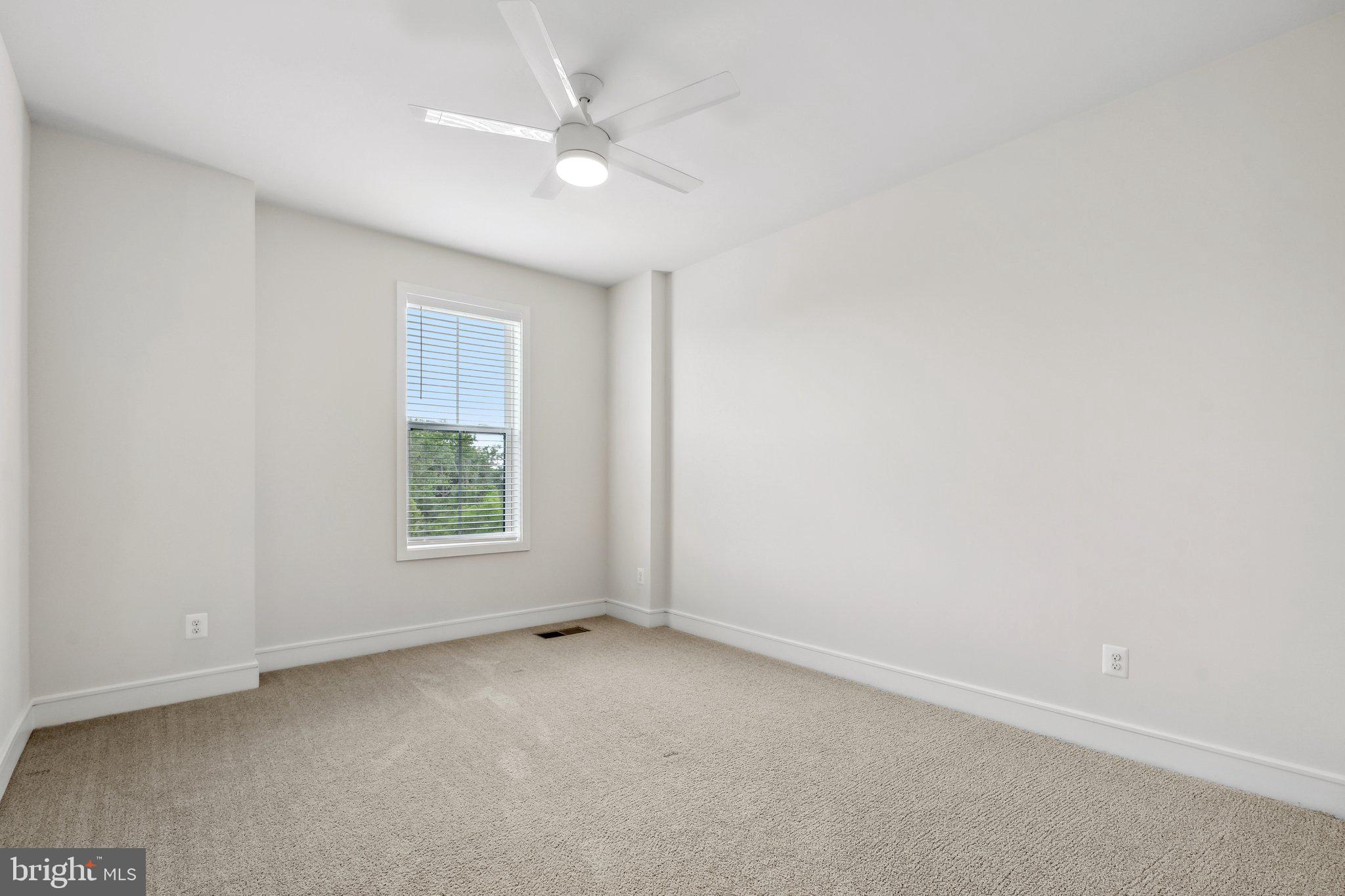 43186 Farringdon Square Broadlands, VA 20148 - Photo 33 of 40