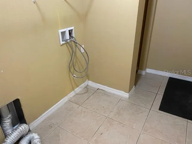 $2,100 | 5518 Kinglethill Drive, Lithia, FL 33547