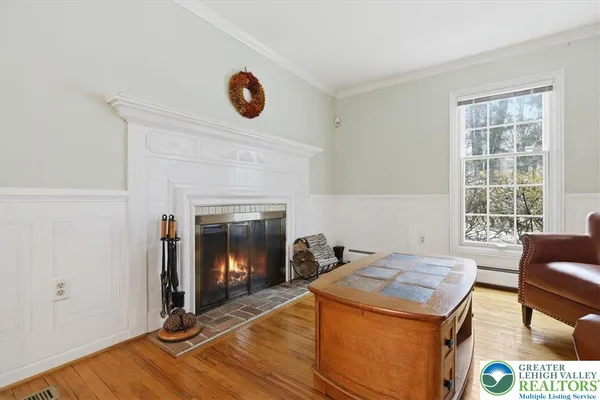 a view of livingroom with furniture and windows