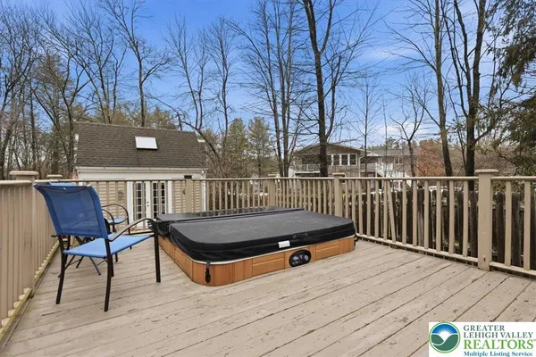 $535,000 | 128 Stoneleigh Drive, East Stroudsburg, PA 18301