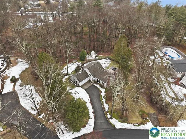 $535,000 | 128 Stoneleigh Drive, East Stroudsburg, PA 18301