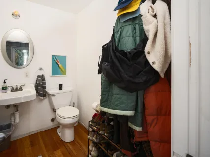 a view of a parking area