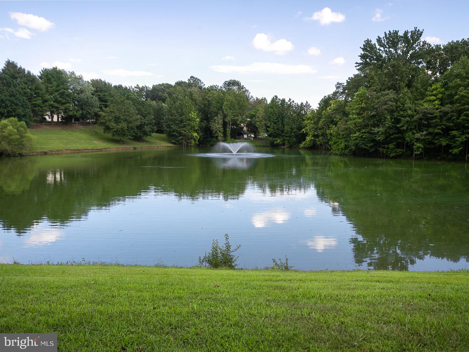 109 Lake View Court Columbus, NJ 08022 - Photo 1 of 29 View of Lake Amy...from the side yard