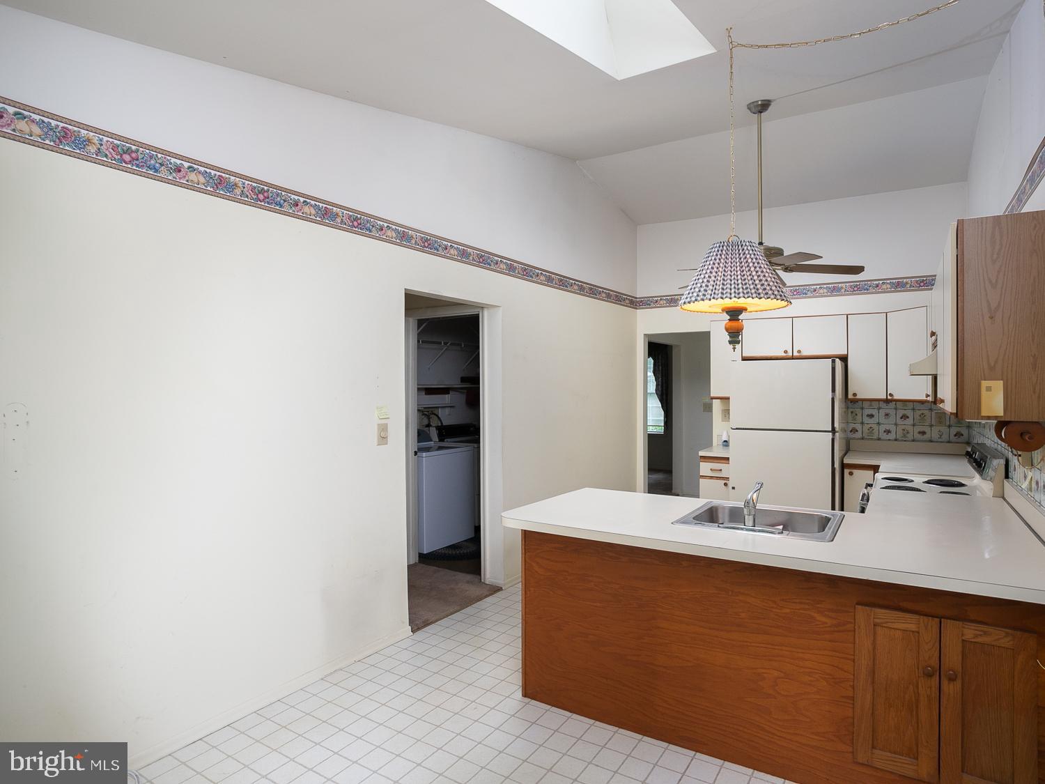 109 Lake View Court Columbus, NJ 08022 - Photo 12 of 29 Kitchen from the breakfast room
