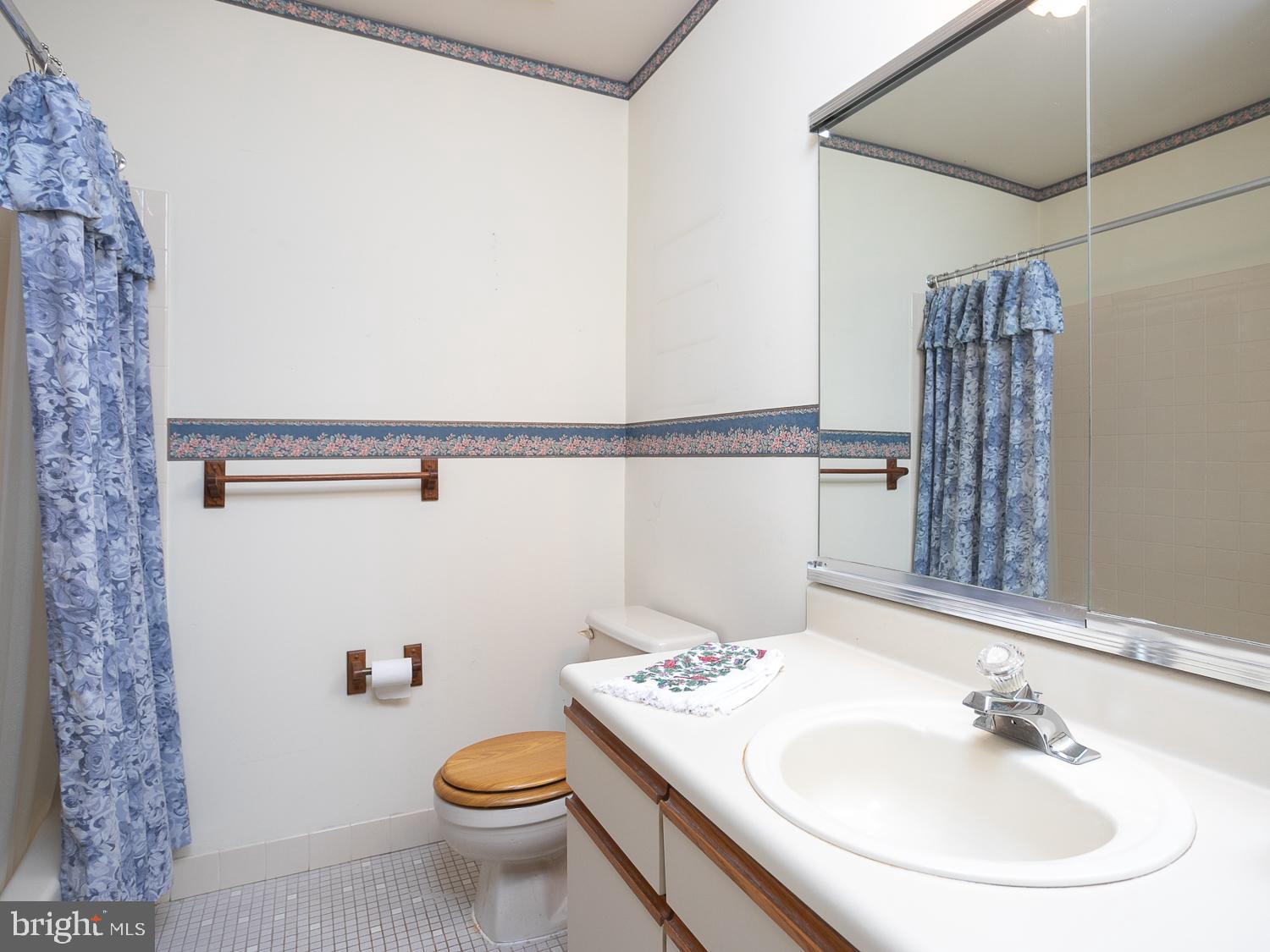 109 Lake View Court Columbus, NJ 08022 - Photo 19 of 29 Primary bath
