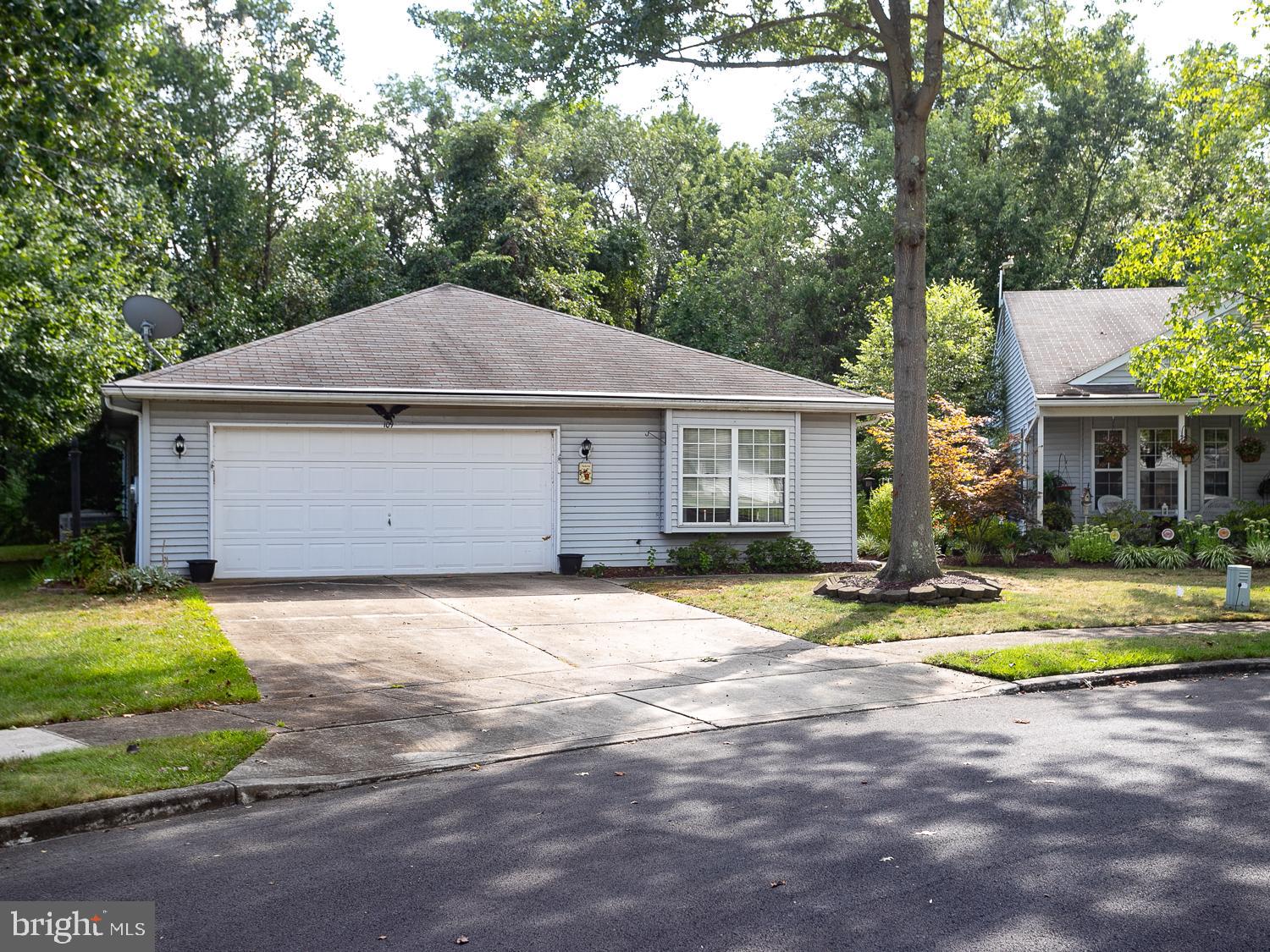 109 Lake View Court Columbus, NJ 08022 - Photo 21 of 29 Front road side view