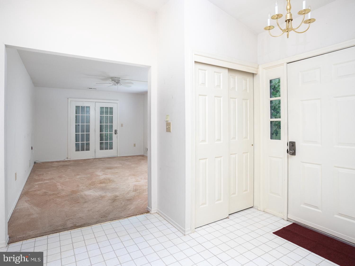 109 Lake View Court Columbus, NJ 08022 - Photo 25 of 29 Front entry