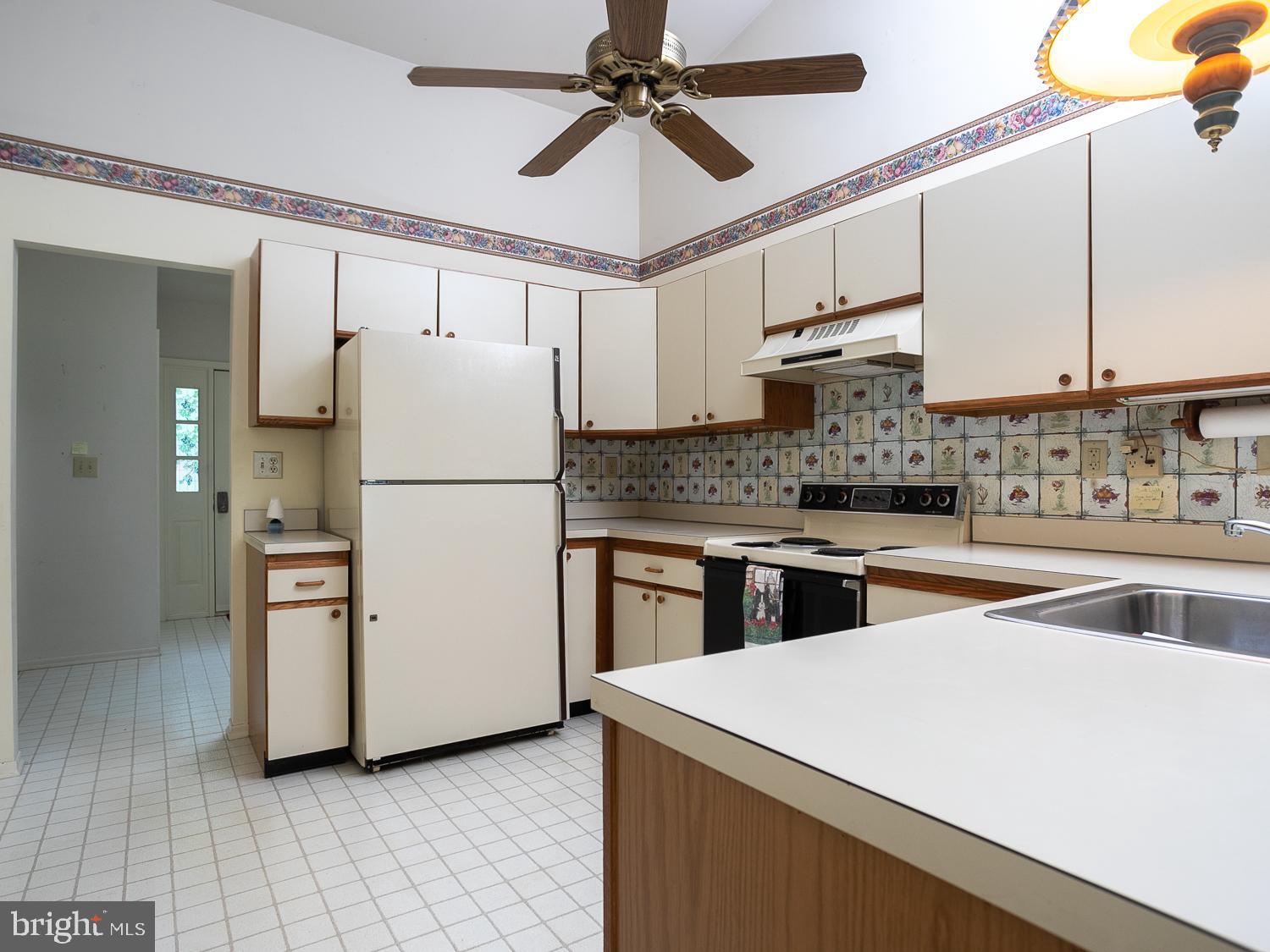 109 Lake View Court Columbus, NJ 08022 - Photo 28 of 29 Kitchen