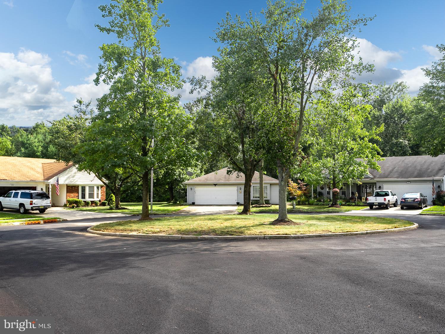 109 Lake View Court Columbus, NJ 08022 - Photo 5 of 29 On a cul-de-sac - view