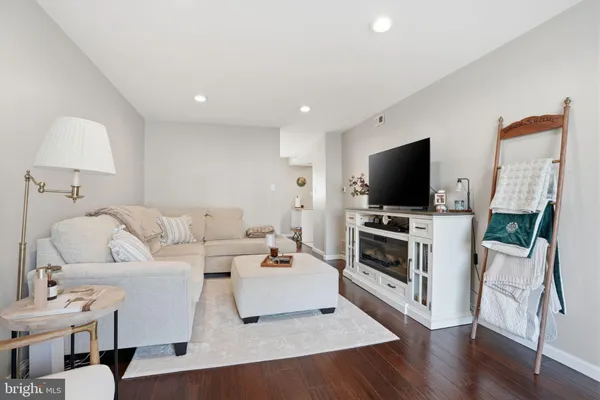 $375,000 | 1016 Weybridge Court, Bensalem, PA 19020