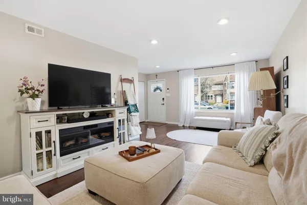 $375,000 | 1016 Weybridge Court, Bensalem, PA 19020