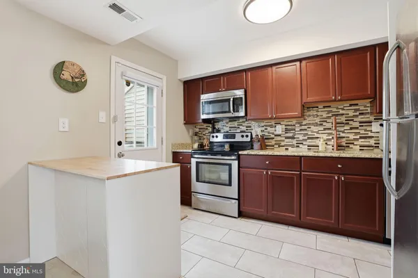 $375,000 | 1016 Weybridge Court, Bensalem, PA 19020