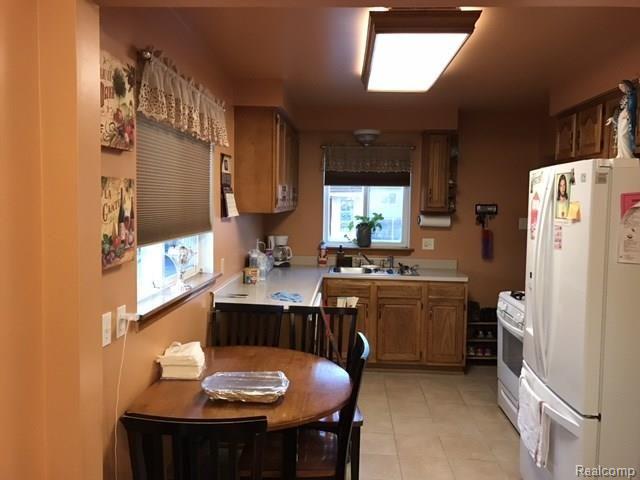 4817 East 13 Mile Road Warren, MI 48092 - Photo 3 of 19 4817 E 13 Mile Inside 9.JPG