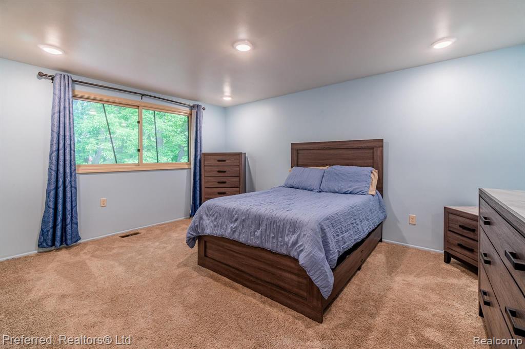 30210 High Valley Road Farmington Hills, MI 48331 - Photo 26 of 40