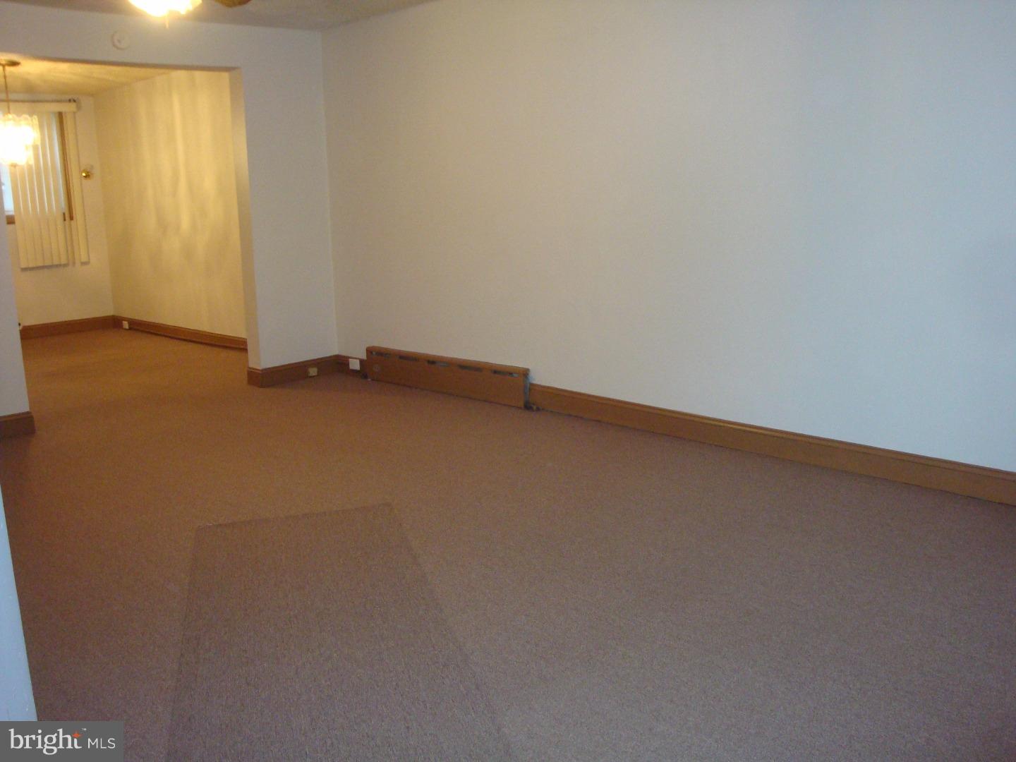 535 Littlecroft Road Upper Darby, PA 19082 - Photo 3 of 15