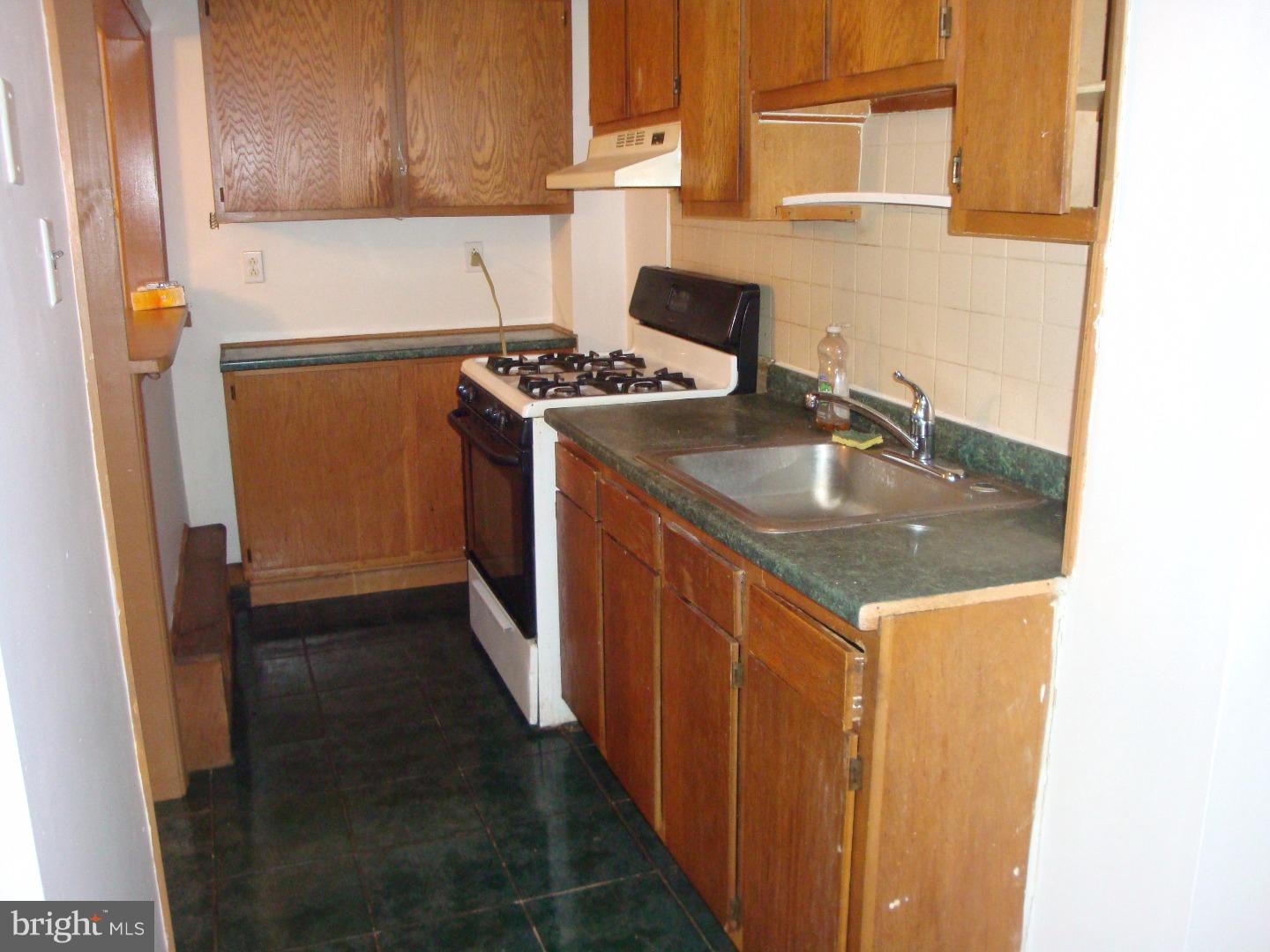 535 Littlecroft Road Upper Darby, PA 19082 - Photo 5 of 15