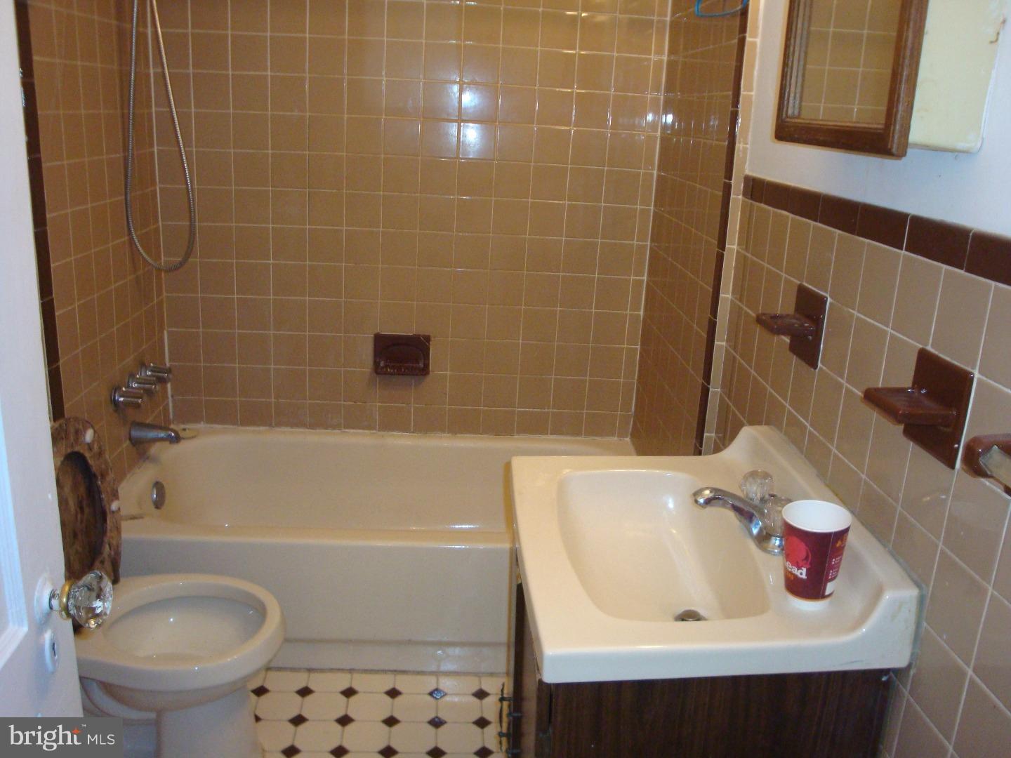 535 Littlecroft Road Upper Darby, PA 19082 - Photo 7 of 15
